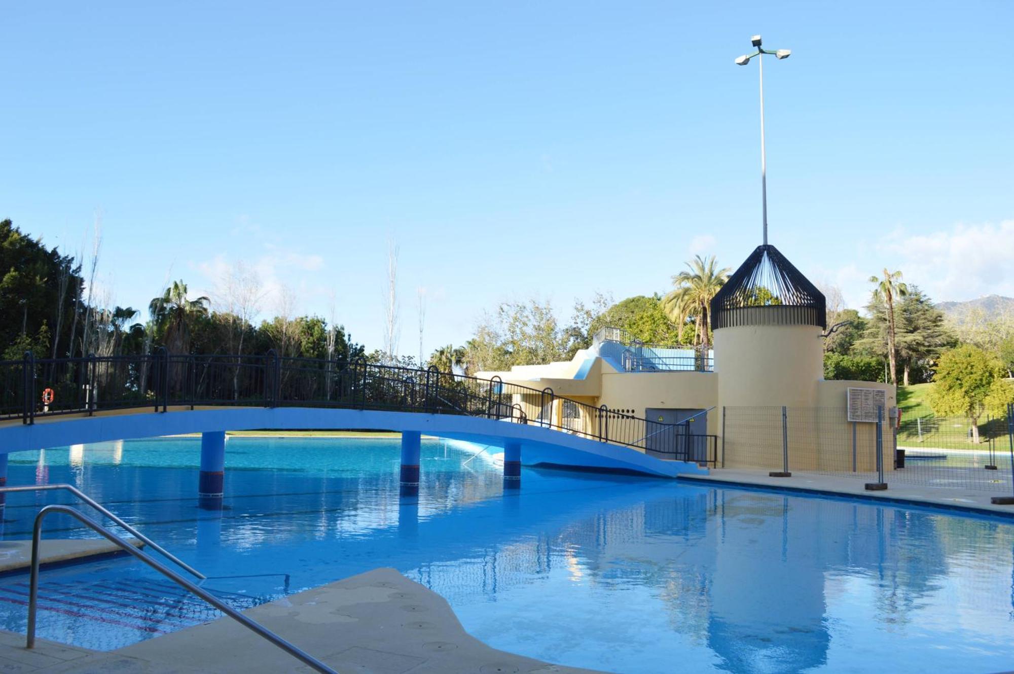 Apart With Swimming Pool Open All Year بينالماذينا المظهر الخارجي الصورة