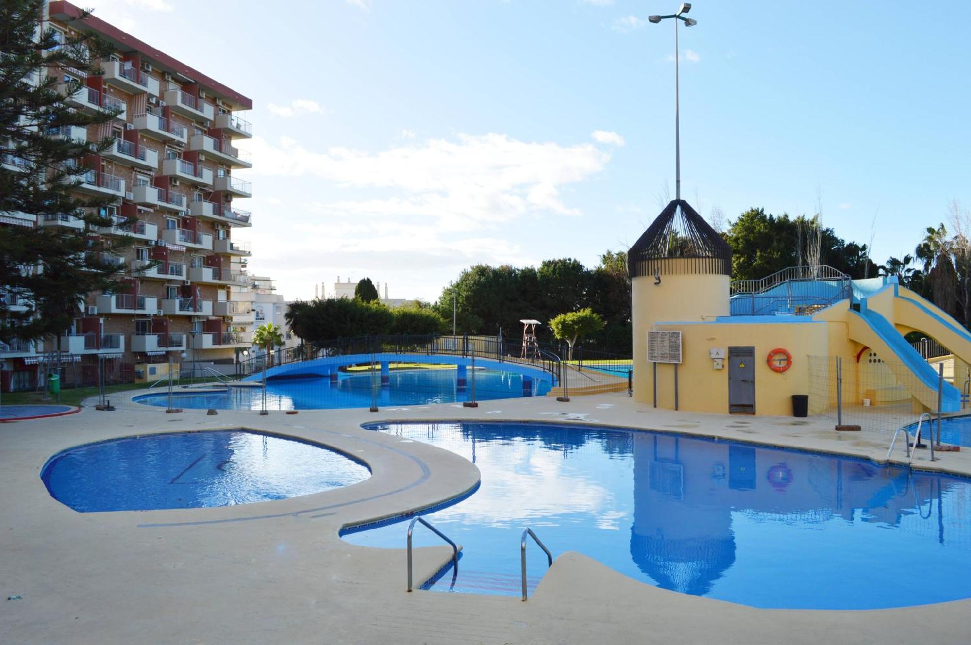 Apart With Swimming Pool Open All Year بينالماذينا المظهر الخارجي الصورة
